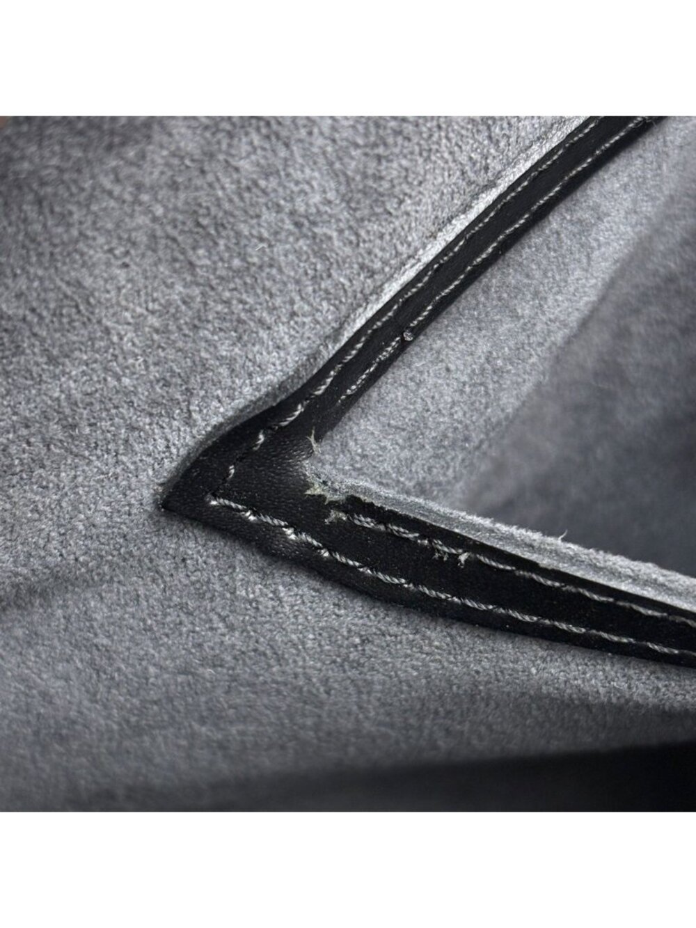 Louis Vuitton Handbag Black Epi - Picture 9 of 11